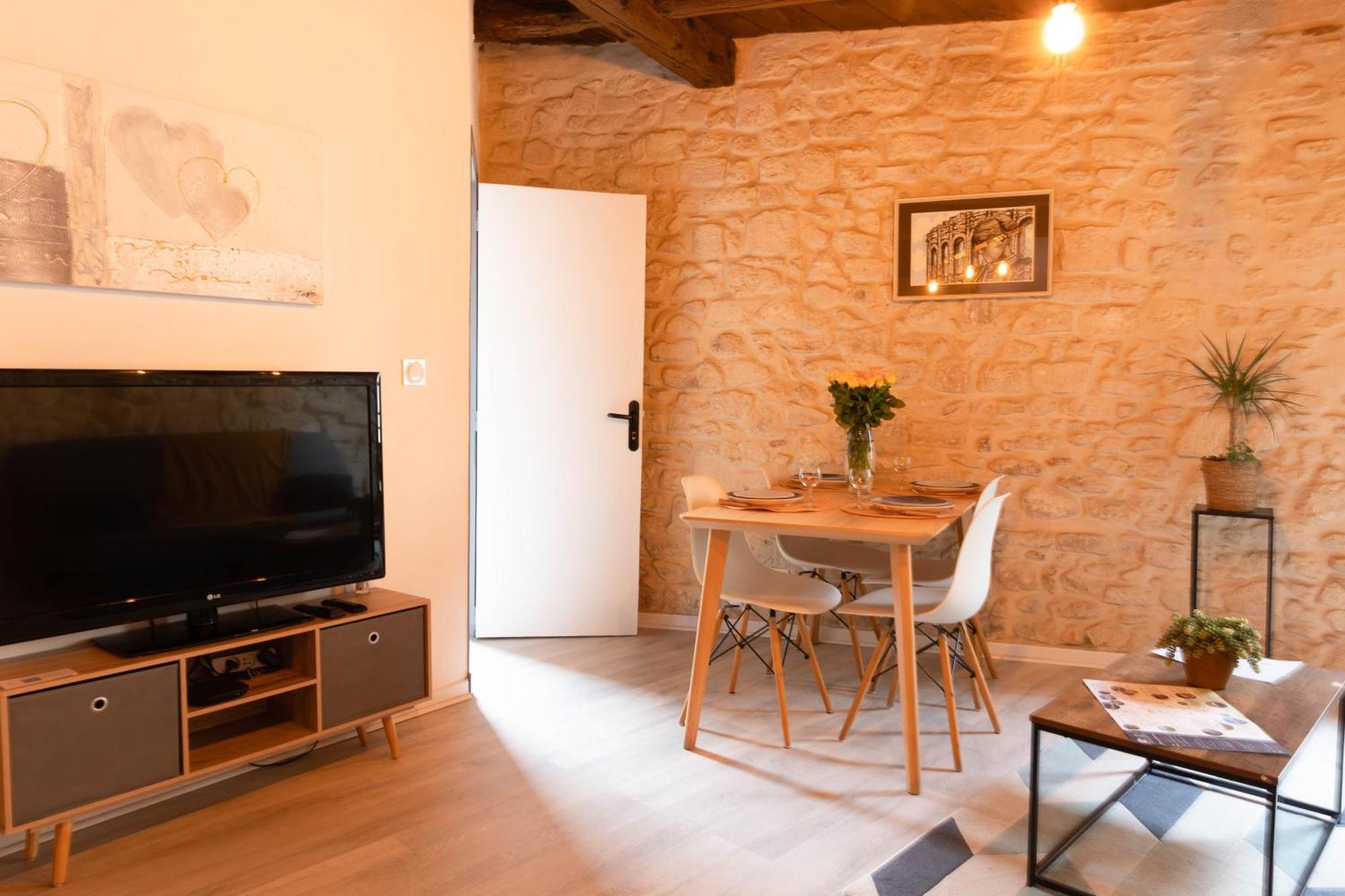 Immeuble 3 Apparts Centre Historique St Gilles Maisoncarreeconciergerie Сен-Жиль Экстерьер фото
