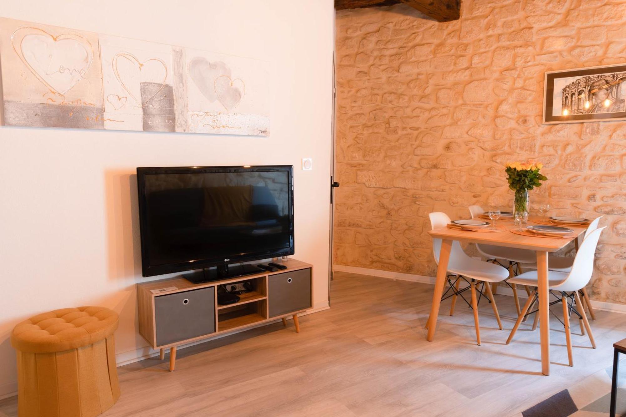 Immeuble 3 Apparts Centre Historique St Gilles Maisoncarreeconciergerie Сен-Жиль Экстерьер фото